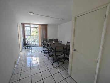 Se vende edificio en Arcos Sur