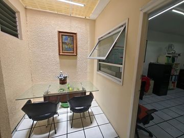 Se vende edificio en Arcos Sur