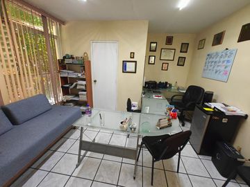 Se vende edificio en Arcos Sur