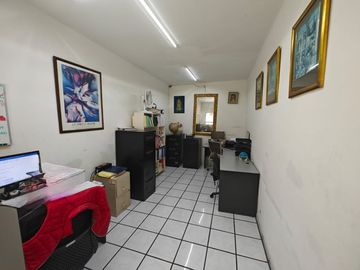 Se vende edificio en Arcos Sur