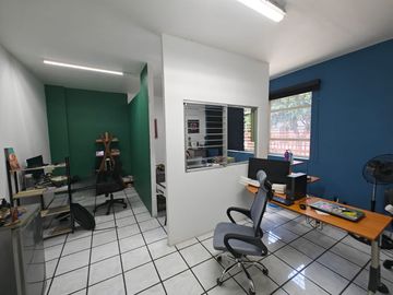 Se vende edificio en Arcos Sur