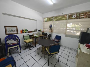 Se vende edificio en Arcos Sur