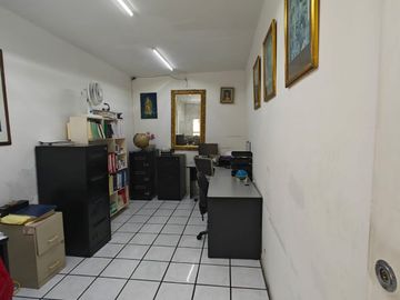 Se vende edificio en Arcos Sur