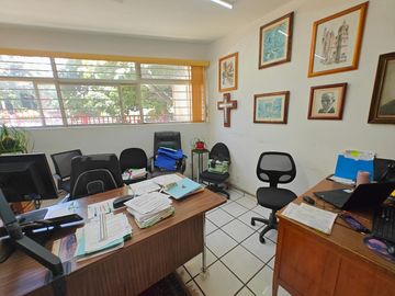 Se vende edificio en Arcos Sur