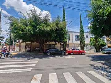 Se vende edificio en Arcos Sur