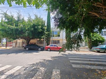 Se vende edificio en Arcos Sur