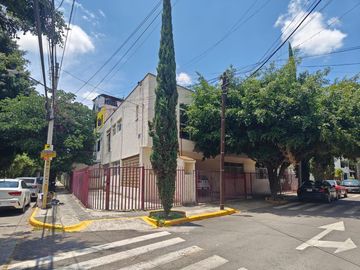 Se vende edificio en Arcos Sur