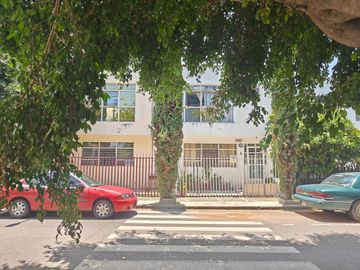 Se vende edificio en Arcos Sur