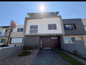 RENTA | Casa en el Mirador, Querétaro | casa de autor | Roof garden | plazas comerciales y escuelas cerca.
