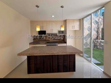 RENTA | Casa en el Mirador, Querétaro | casa de autor | Roof garden | plazas comerciales y escuelas cerca.