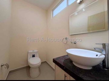 RENTA | Casa en el Mirador, Querétaro | casa de autor | Roof garden | plazas comerciales y escuelas cerca.