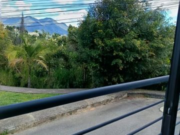 se arrienda casa de 110m²