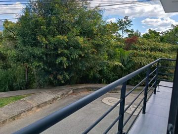 se arrienda casa de 110m²