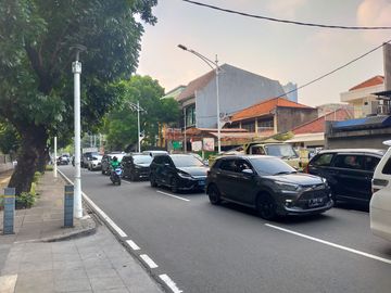 lokasi properti ini sangat strategis incaran para investor atau pengusaha, peilik langsung jadi mudah transaksinya