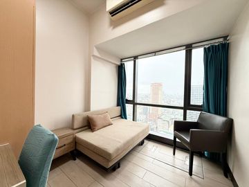 Rare High-Floor 82.6 SQM 3BR with Balcony & Bay View For Sale at Greenbelt Hamilton 1, Legazpi Village, Makati