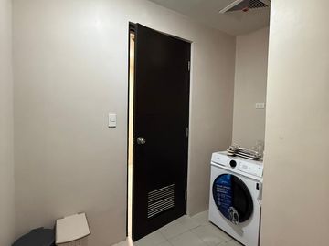 Rare High-Floor 82.6 SQM 3BR with Balcony & Bay View For Sale at Greenbelt Hamilton 1, Legazpi Village, Makati