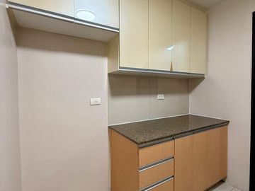 Rare High-Floor 82.6 SQM 3BR with Balcony & Bay View For Sale at Greenbelt Hamilton 1, Legazpi Village, Makati