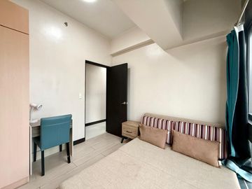Rare High-Floor 82.6 SQM 3BR with Balcony & Bay View For Sale at Greenbelt Hamilton 1, Legazpi Village, Makati