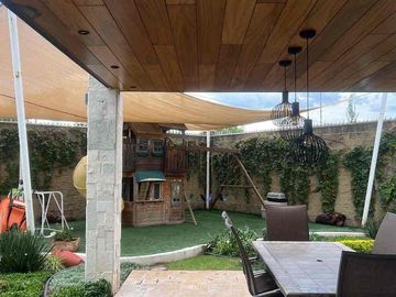 Casa con jardín excedente muy amplia, frente área verde  , cerca del Blvd Aeropuerto, clouster con salón Multifuncional