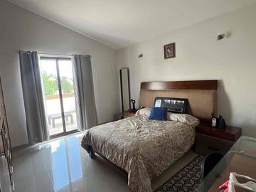 Casa con jardín excedente muy amplia, frente área verde  , cerca del Blvd Aeropuerto, clouster con salón Multifuncional