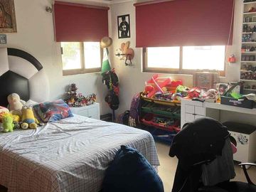 Casa con jardín excedente muy amplia, frente área verde  , cerca del Blvd Aeropuerto, clouster con salón Multifuncional
