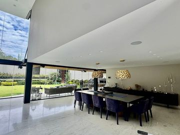 Venta de casa sola, inteligente y moderna con caseta