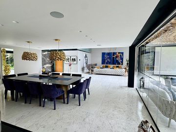 Venta de casa sola, inteligente y moderna con caseta