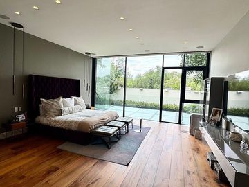 Venta de casa sola, inteligente y moderna con caseta