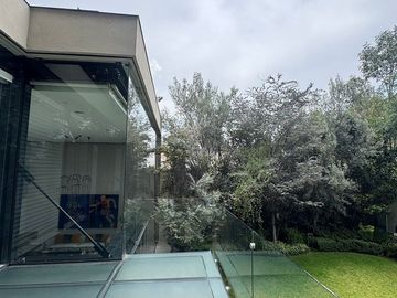 Venta de casa sola, inteligente y moderna con caseta