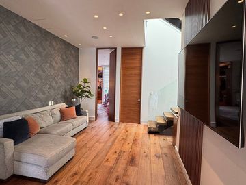 Venta de casa sola, inteligente y moderna con caseta