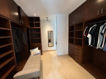 CASA AMPLIA EN PRIVADA EN VILLAS DE IRAPUATO