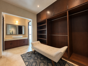 CASA AMPLIA EN PRIVADA EN VILLAS DE IRAPUATO