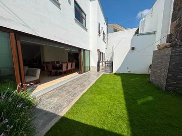 CASA AMPLIA EN PRIVADA EN VILLAS DE IRAPUATO