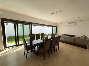 CASA AMPLIA EN PRIVADA EN VILLAS DE IRAPUATO