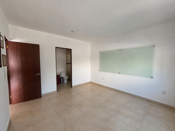 CASA AMPLIA EN PRIVADA EN VILLAS DE IRAPUATO