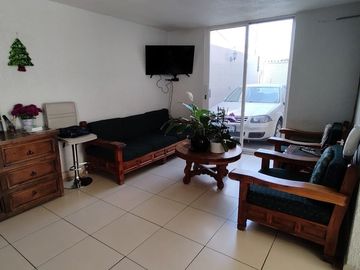 CASA EN VENTA LAS MISIONES QUERETARO 4 RECAMARAS RECIEN REMODELADA ENTRE AV. CONSTITUYENTES