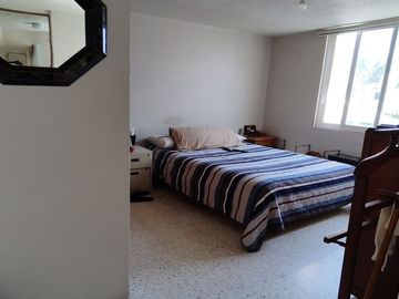 CASA EN VENTA LAS MISIONES QUERETARO 4 RECAMARAS RECIEN REMODELADA ENTRE AV. CONSTITUYENTES
