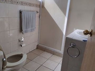 CASA EN VENTA LAS MISIONES QUERETARO 4 RECAMARAS RECIEN REMODELADA ENTRE AV. CONSTITUYENTES