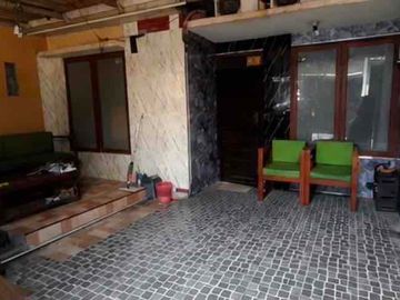 DIJUAL – Rumah 2 Lantai Semi Furnished 400-Jutaan di Panjibuwono Residence
