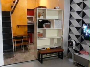 DIJUAL – Rumah 2 Lantai Semi Furnished 400-Jutaan di Panjibuwono Residence