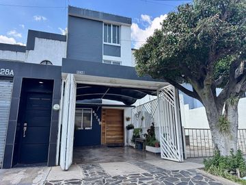 Casa en venta en Arboledas, Zapopan
