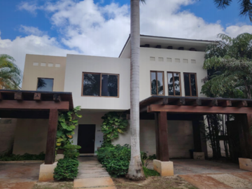 CASA DE ENTREGA INMEDIATA EN Yucatan Country Club, Merida, Yucatan