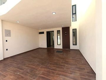 CASA EN VENTA EN FRACCIONAMIENTO CASTILLO TIELMANS