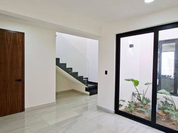 CASA EN VENTA EN FRACCIONAMIENTO CASTILLO TIELMANS
