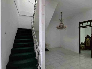 Dekat SCBD, Dijual Rumah Siap Huni di Ciomas Keb Baru Jakarta Selatan