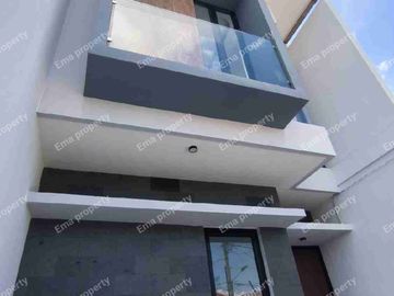 Dijual rumah baru gress di Taman Pondok Indah Wiyung
