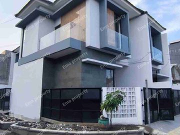 Dijual rumah baru gress di Taman Pondok Indah Wiyung