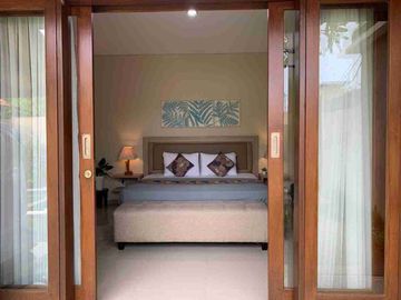 villa fully furnished 7 menit jalan kaki ke side walk