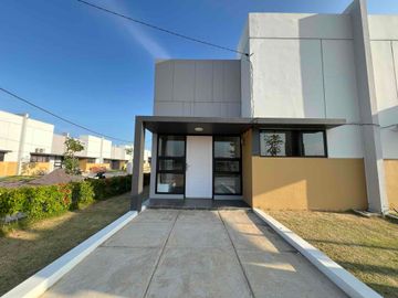 Dijual Rumah Mewah dan Strategis ditepi jalan raya Batuaji.