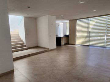 RENTO HERMOSA CASA FRACC SOBERNA RESIDENCIAL $23,000.00 INC. MTTO. EXCELENTES CONDICIONES